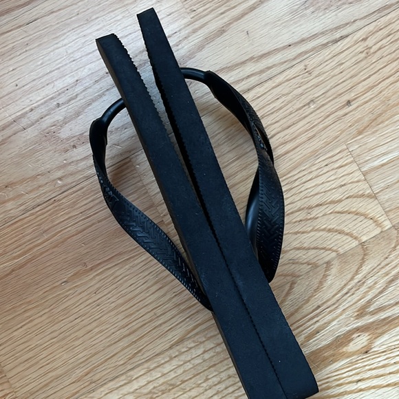 Havaianas  black summer thong sandals,soft rubber US 11 -12 W 9 - 10 M EU 41-42 - Picture 5 of 8